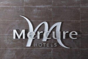 Mercure Newcastle Airport logo
