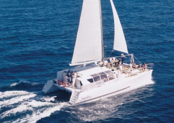 Sailing Aboard Imagine Cruises Port Stephens2